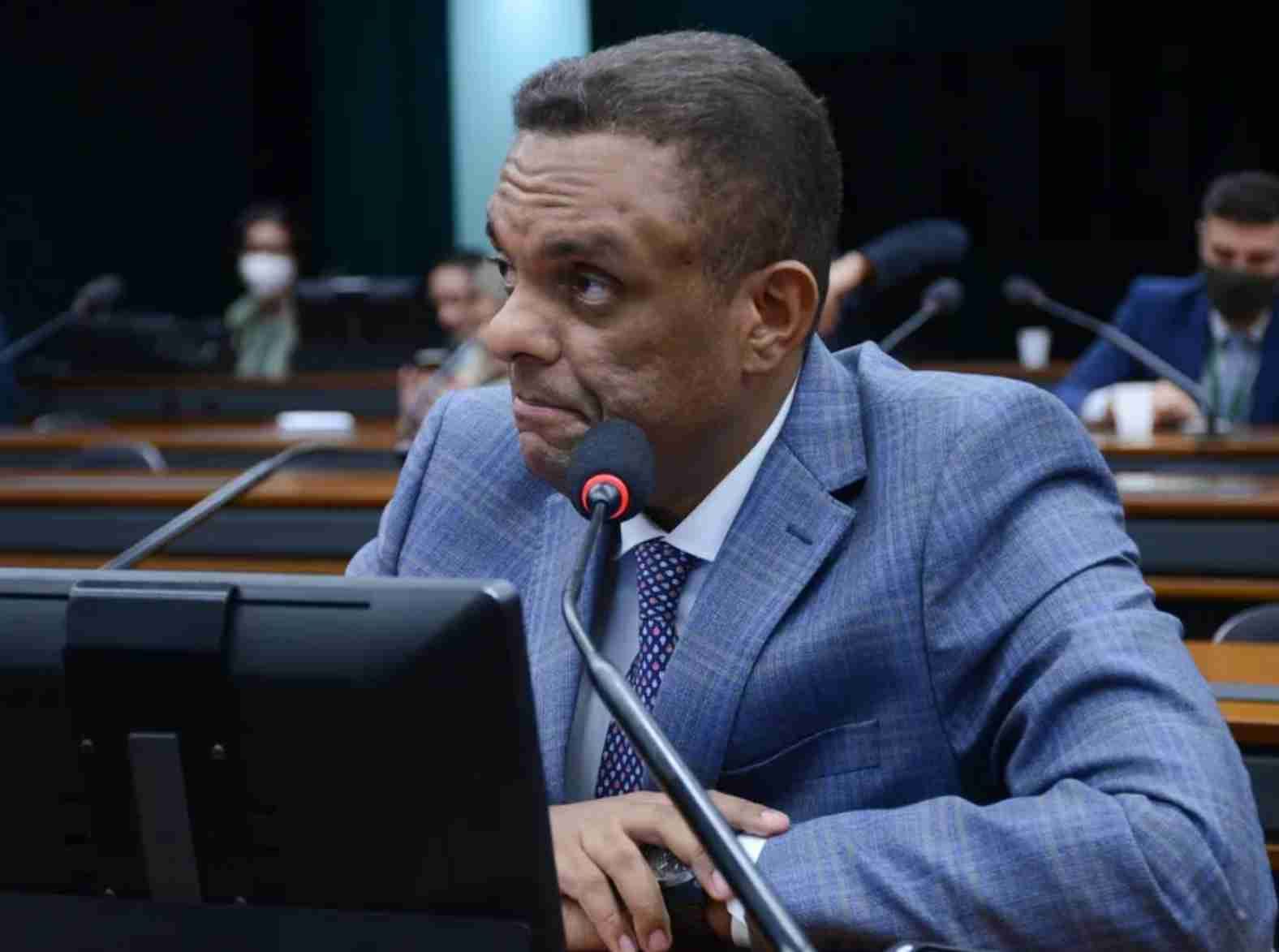 Otoni de Paula protocola pedido para incluir perfil CHOQUEI no inquérito das fake news