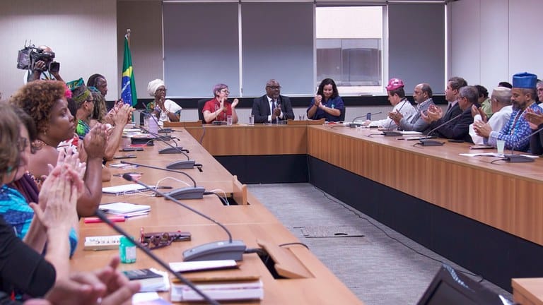 Escritor demitido por zombar de vítima do Hamas participa de mesa sobre liberdade religiosa e estado laico