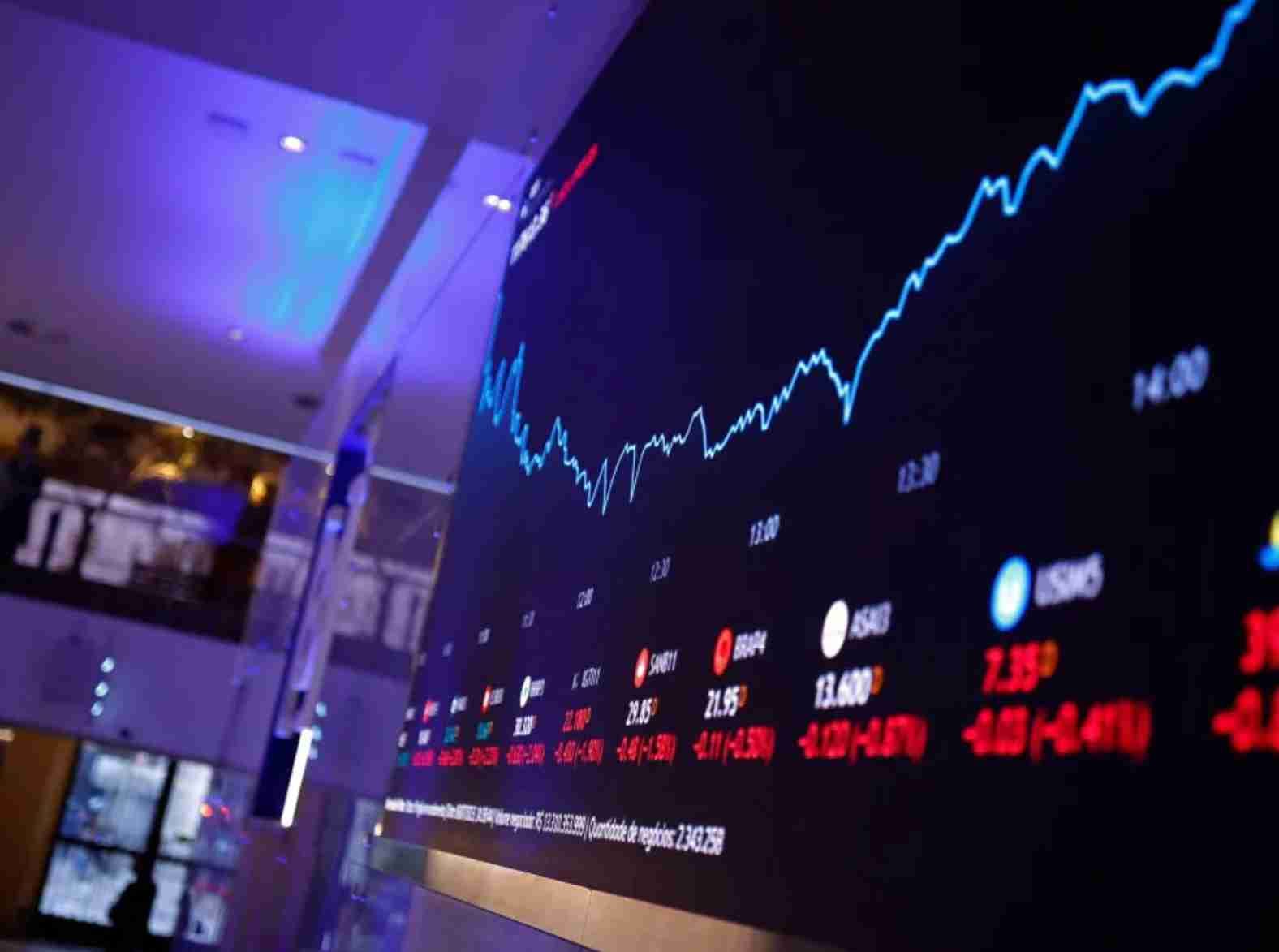 Dólar ronda estabilidade após IPCA e antes de dados de inflação dos EUA