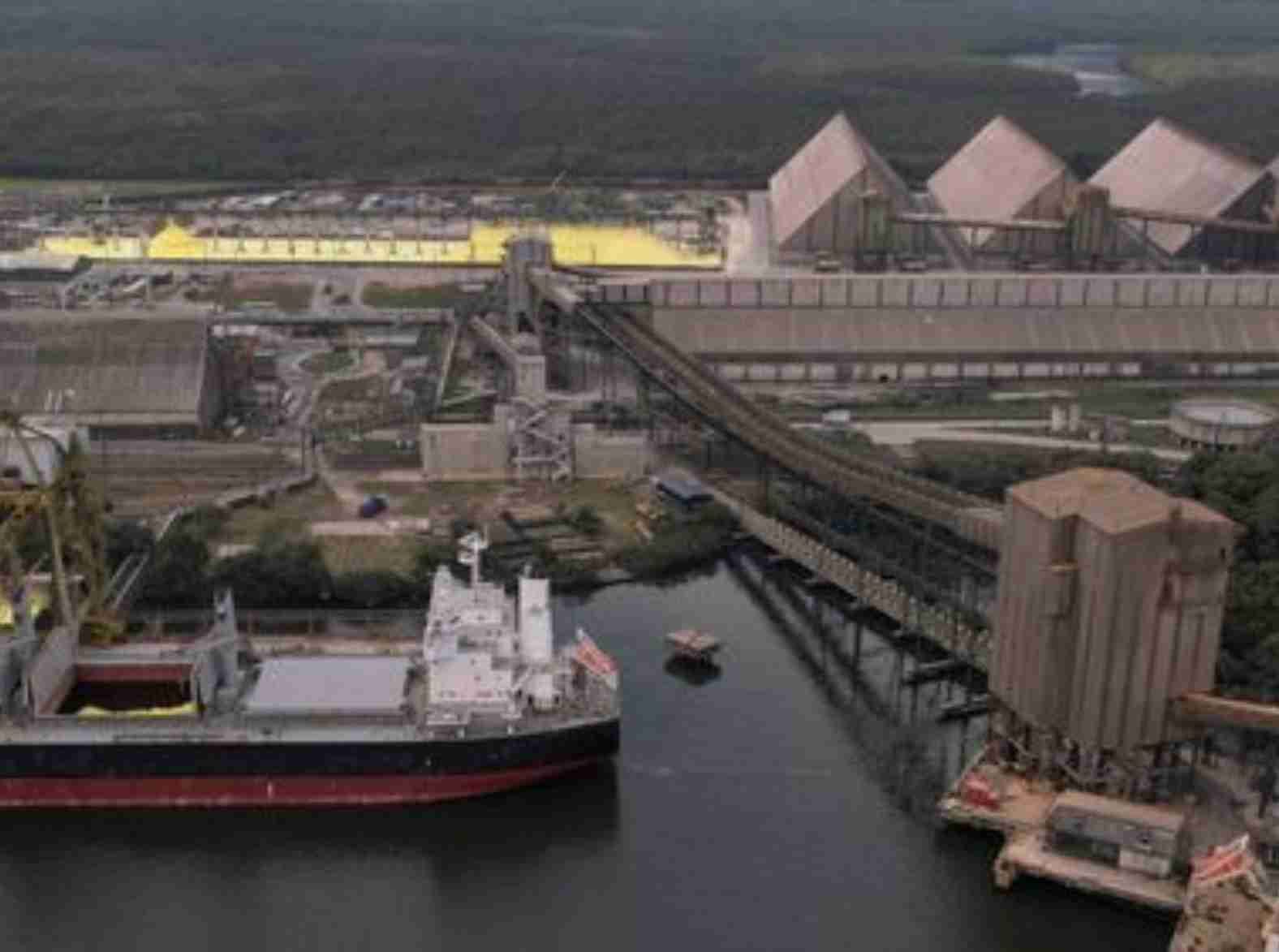 Superávit comercial brasileiro recorde impressiona em 2023, mas será difícil de manter após tombo nas importações