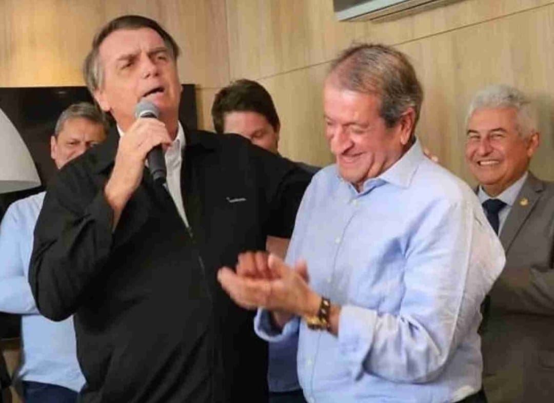 “Casamento segue firme. Nele, eu sou o marido”, diz Bolsonaro sobre Valdemar