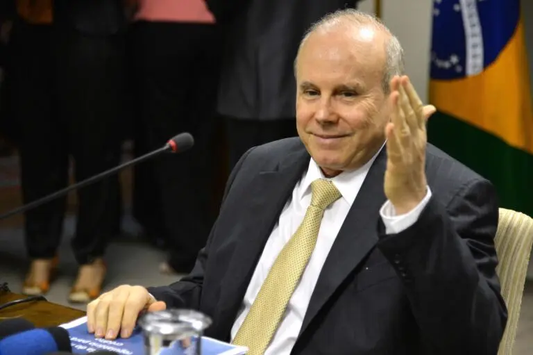 Lula desiste da Indicação de Mantega para a Vale para evitar constrangimentos no mercado financeiro