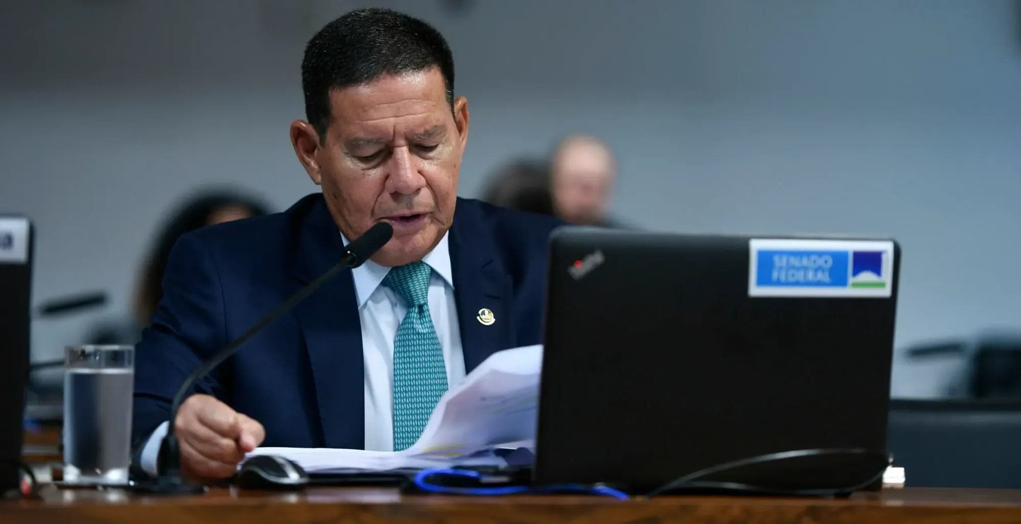 Senadores buscam adesão ao movimento de impeachment contra Lula