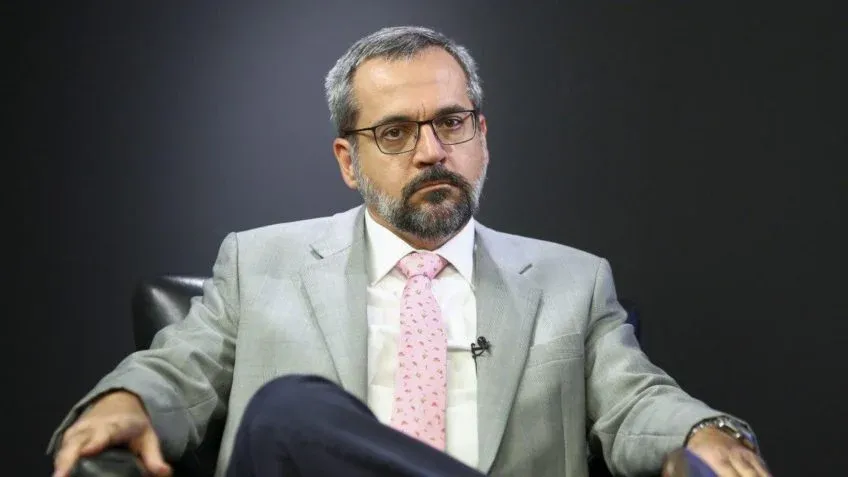 CGU aplica sanções a ex-ministro da educação