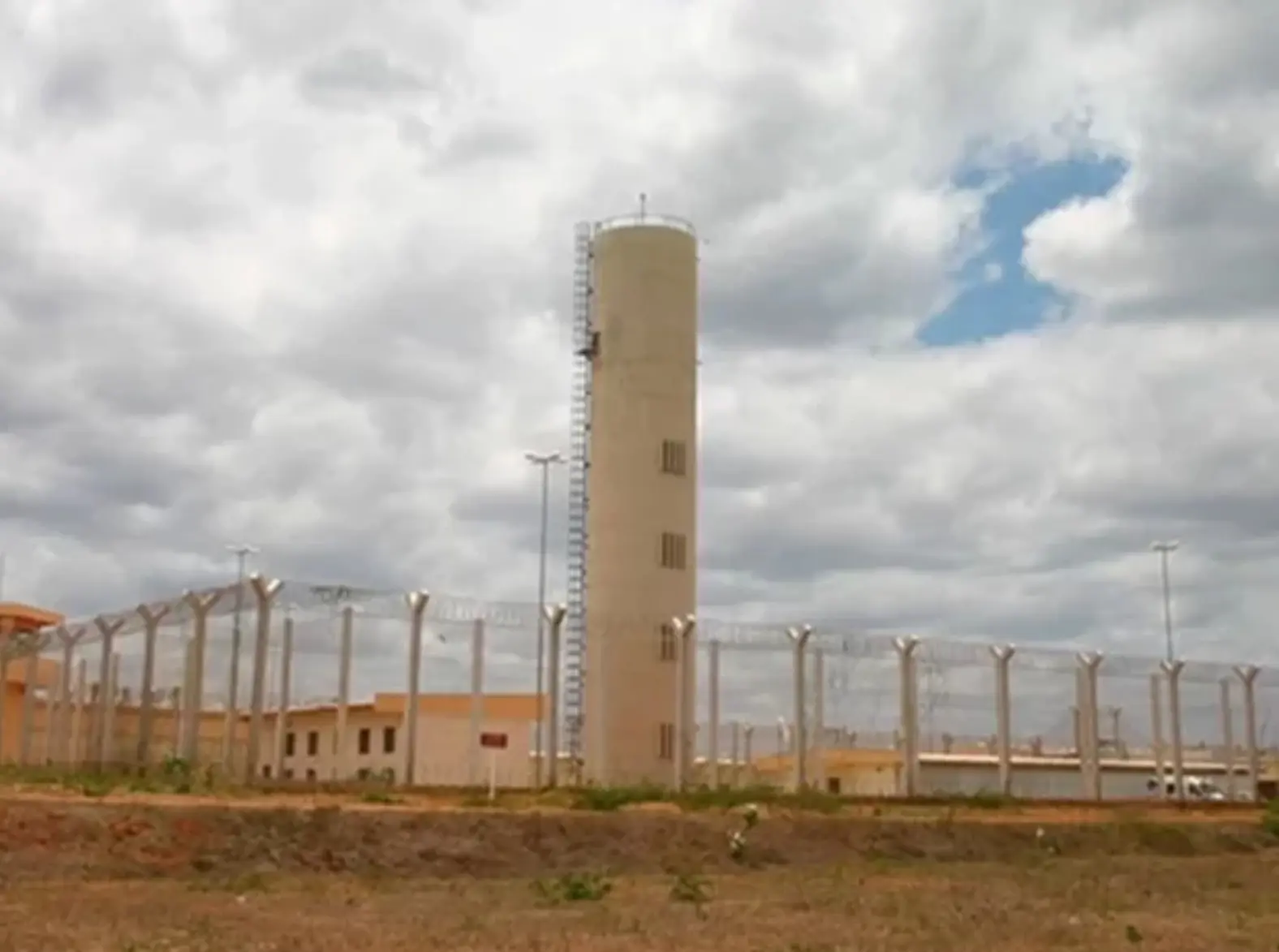 Ministério da Justiça anuncia construção de muralhas em penitenciárias