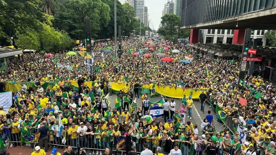 Pesquisadores da USP tentam reduzir a importância da manifestação na Paulista: "Estimam apenas 100 mil participantes"