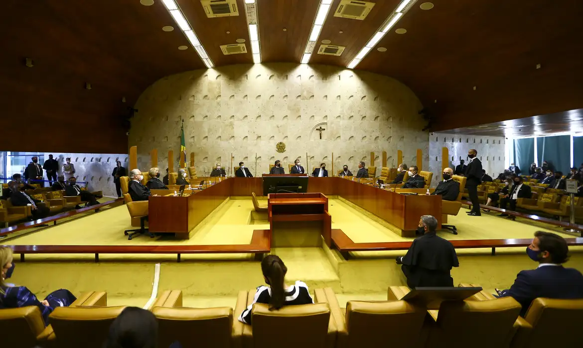 O Supremo Tribunal Federal decide que não gestantes em união homoafetiva têm direito à licença-maternidade