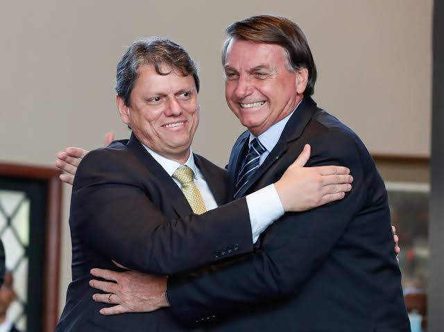 Bolsonaro formaliza convite para Tarcísio filiar-se ao PL