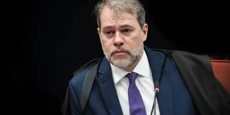 Cabe à Anvisa, ao Legislador e ao Executivo tratar sobre maconha, diz Toffoli
