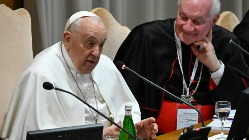 Papa diz que “ideologia de gênero” ameaça humanidade