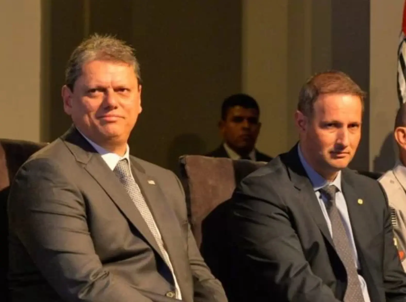 Tarcísio e Derrite criam pacote que promete “asfixiar” PCC e CV