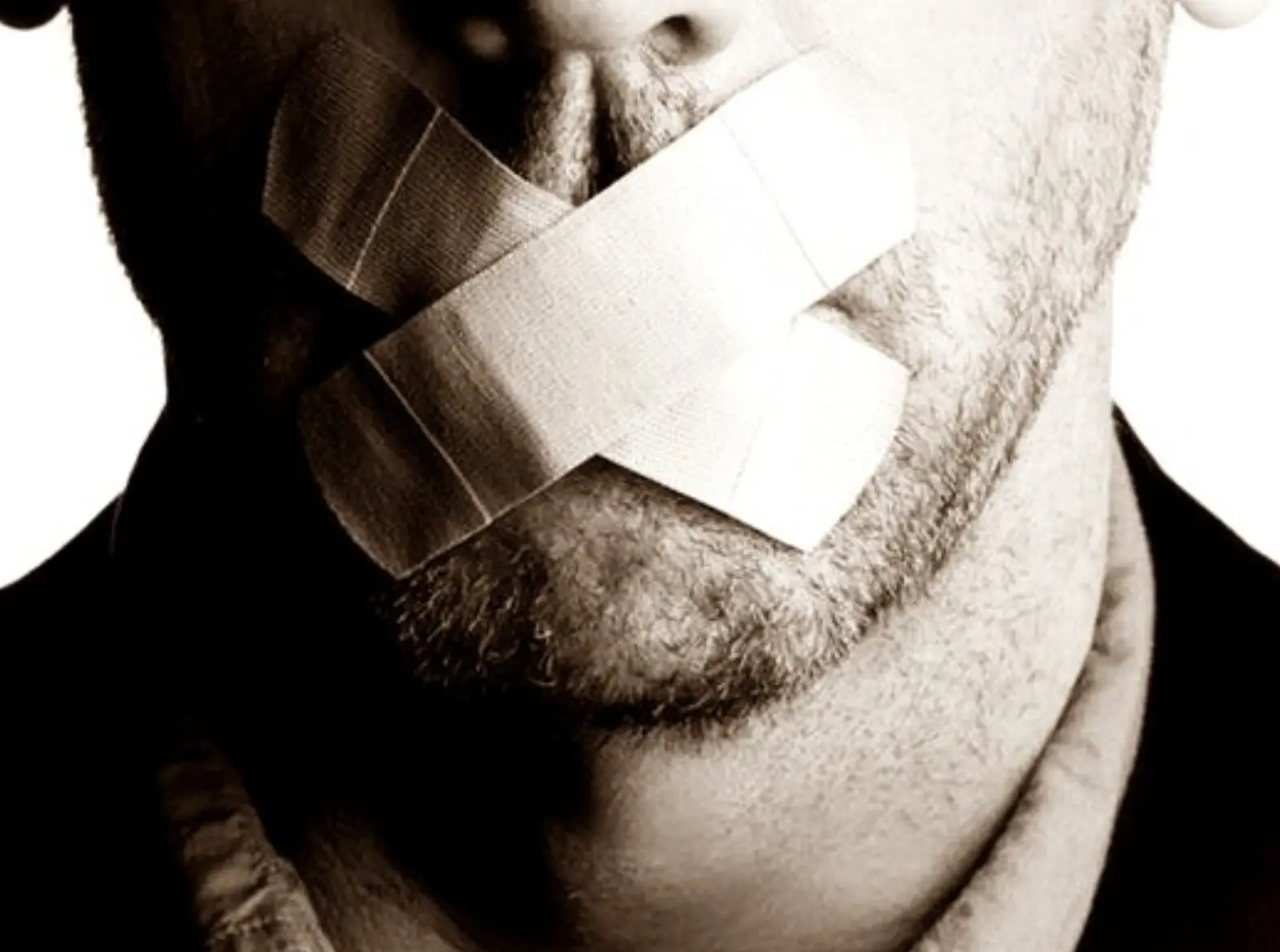 Ameaça velada: O PL das fake news e o cerco à liberdade de expressão no Brasil