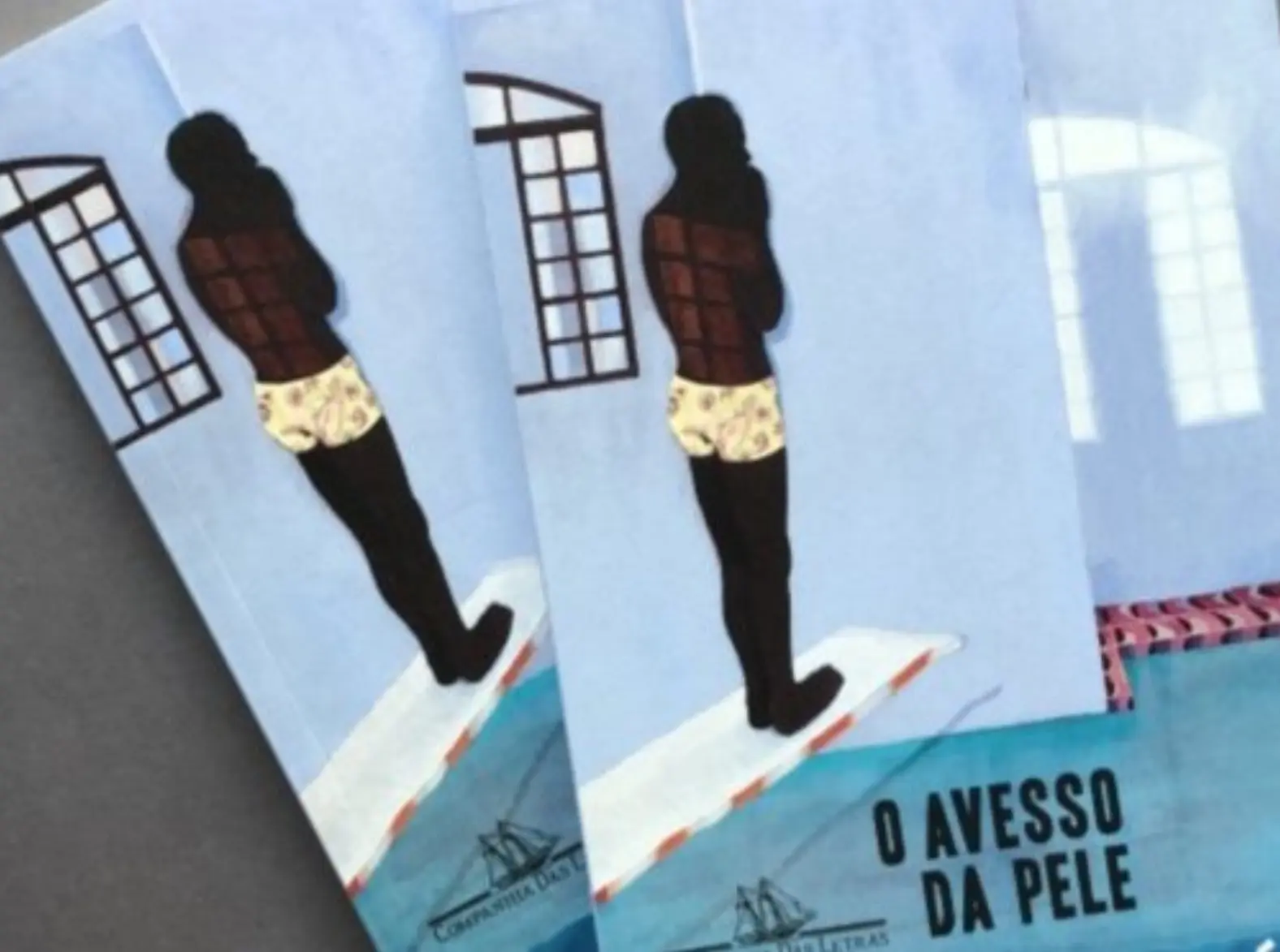 MEC compra livro com sexo explícito para escolas públicas