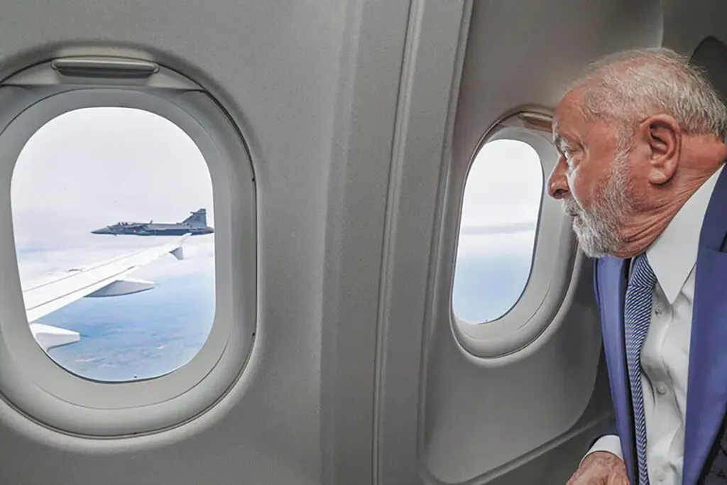 Lula estaria insatisfeito com a GOL e LATAM não comprarem aviões da Embraer