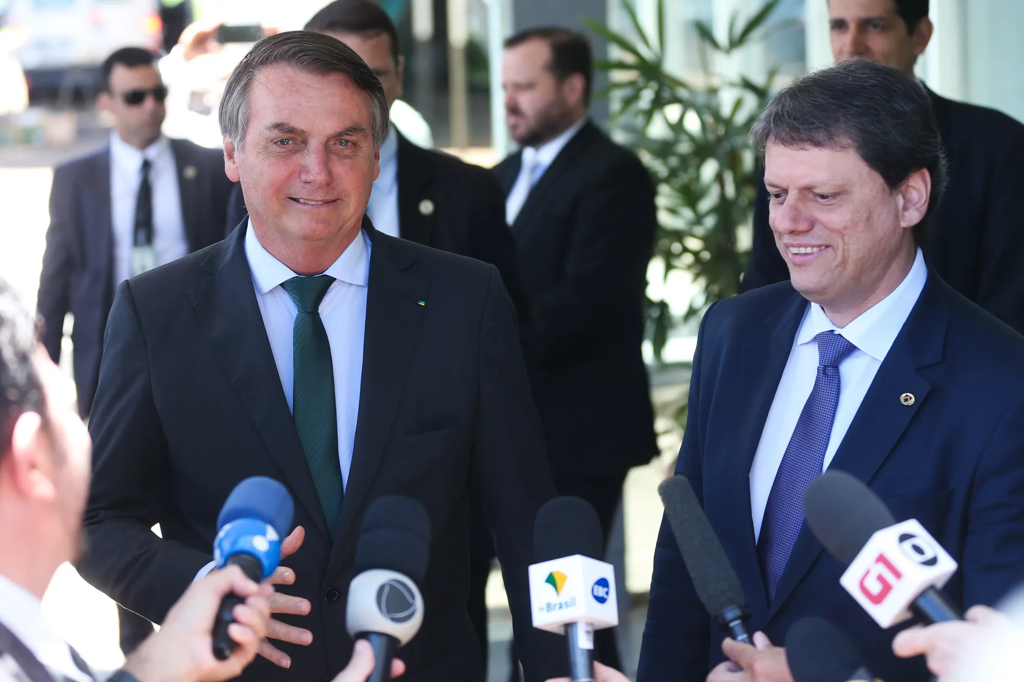 Com Bolsonaro fora das eleições, Centrão se articula para pressionar Tarcísio a sair candidato ao Planalto em 2026