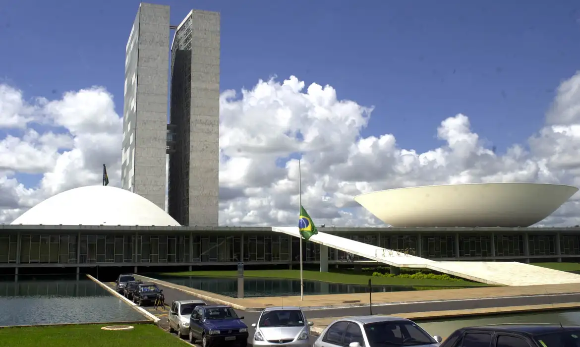 De volta à pauta de debate, fim da reeleição já foi proposto 57 vezes no Congresso