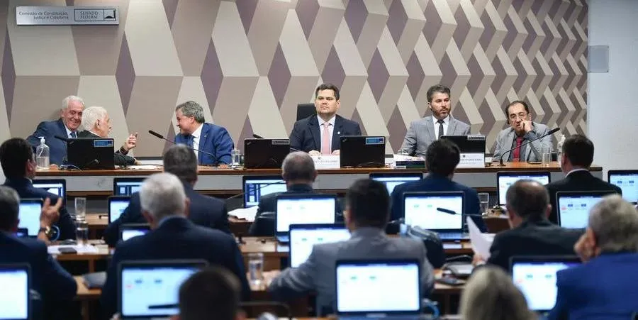 CCJ do Senado aprova PEC que criminaliza porte de qualquer quantidade de drogas