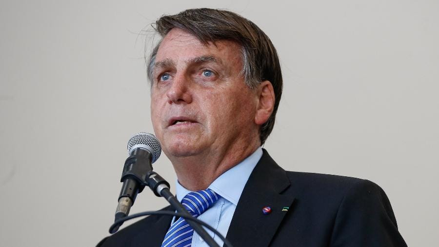 “Continuo mantendo diálogos com líderes globais. O resto é pura especulação”, diz Bolsonaro sobre ida à Embaixada da Hungria
