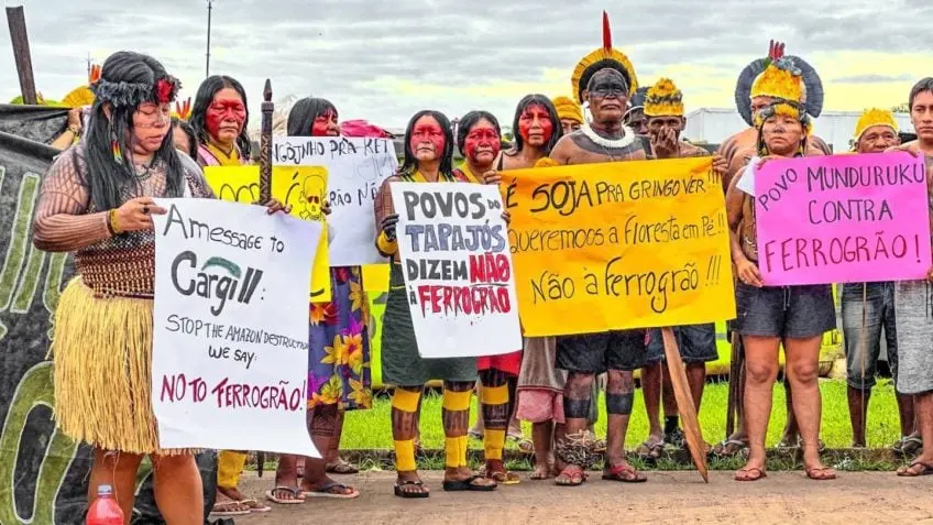 Indígenas protestam contra construção da Ferrogrão