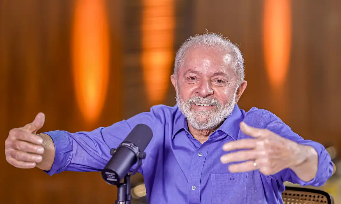 Lula veta projeto e mantém saidinhas de presos para visita a familiares