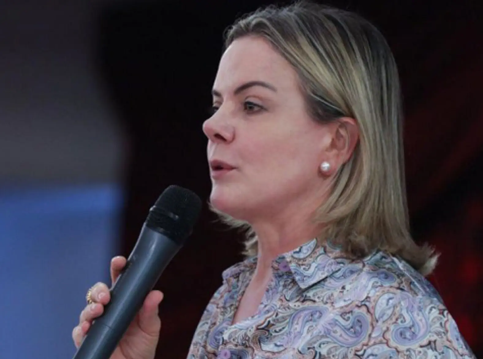 PT assina acordo com Partido Comunista de Cuba, e Gleisi diz buscar meios para Brasil ajudar o país