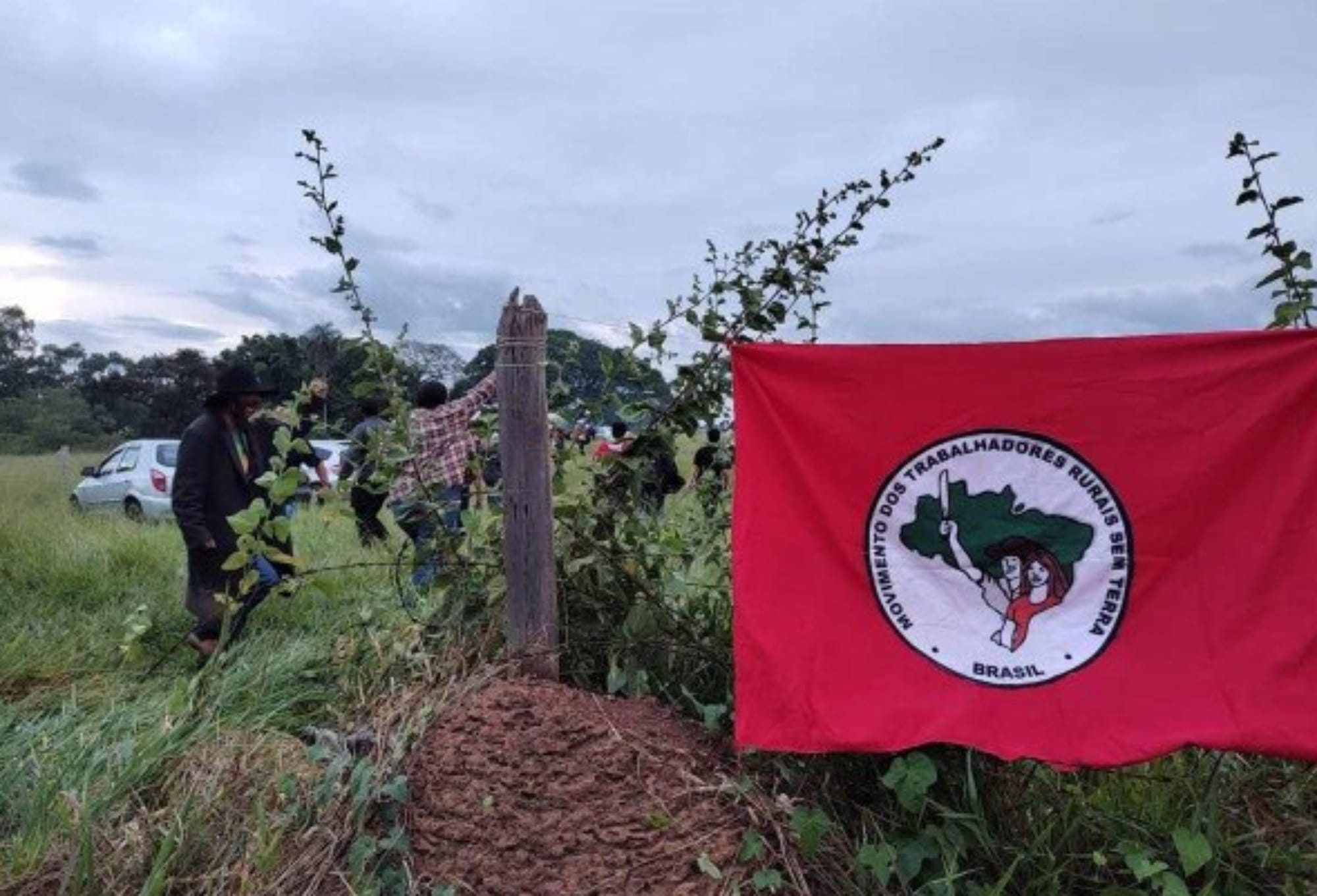 MST invade terras em todo o país e cobra governo no 'abril vermelho'