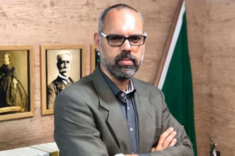 Allan dos Santos realiza transmissão ao vivo após ter perfil no X reativado por Elon Musk
