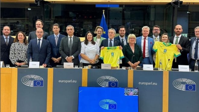 Deputados Brasileiros vão ao Parlamento Europeu para denunciar violações de liberdade de expressão