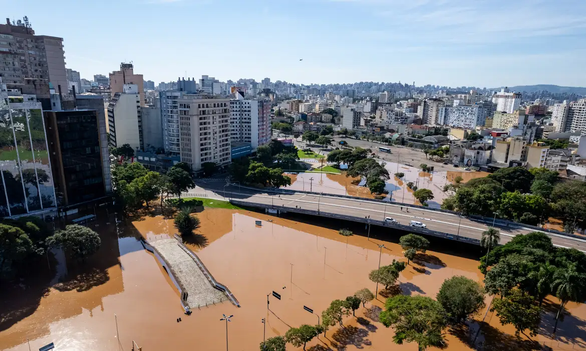 Chuvas no RS: Guaíba começa a registrar queda nos níveis de inundação