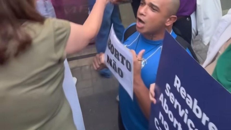 Douglas Garcia confronta manifestantes pró-aborto em São Paulo
