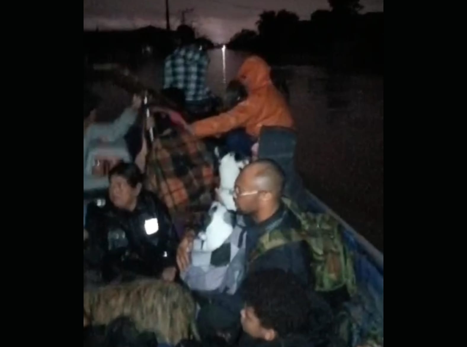 Comunidade em ação: Civis salvam vidas em Canoas durante enchente histórica em RS