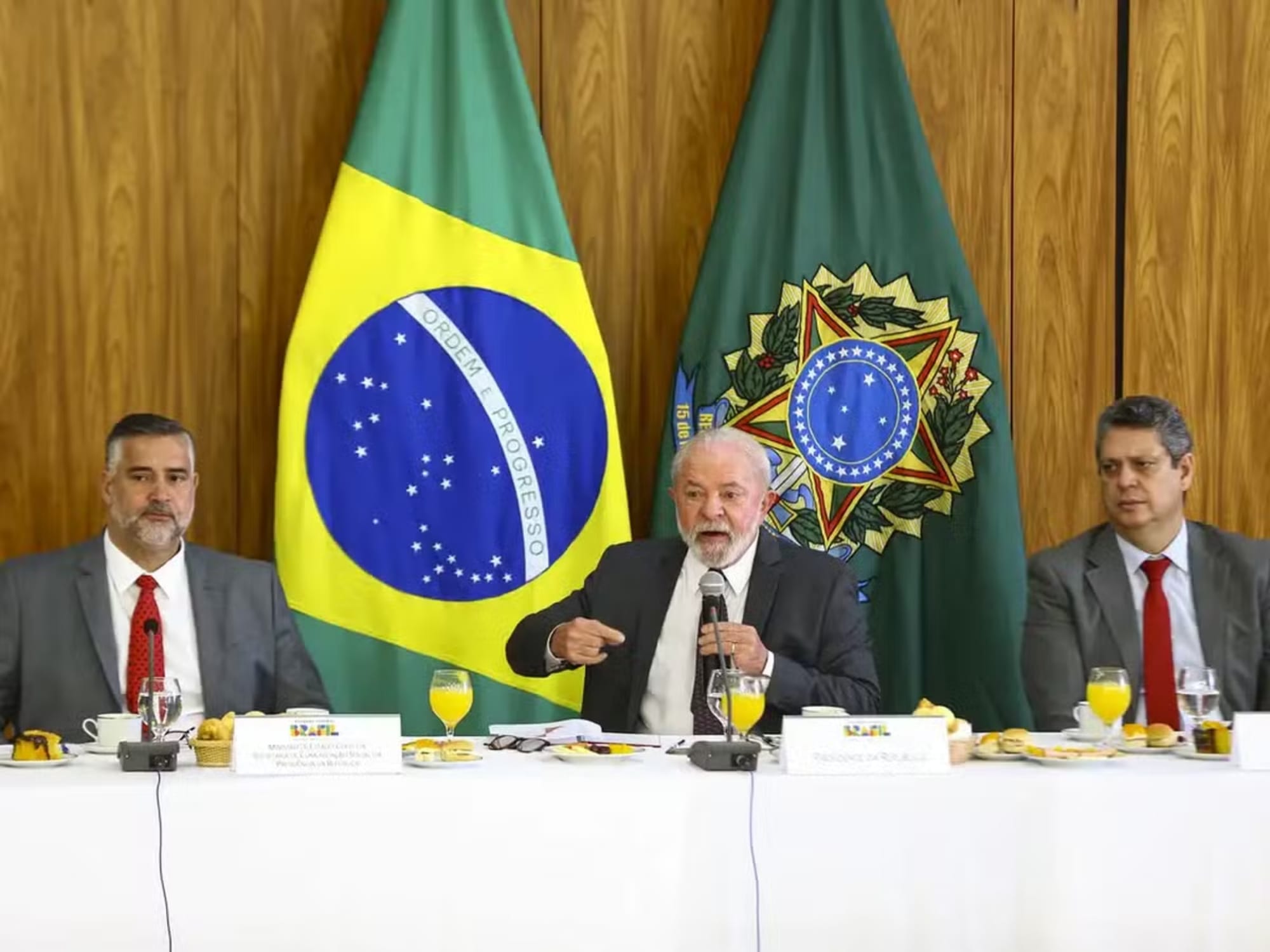 Fracasso no 1º de maio aquece possível reforma ministerial com foco em Macêdo e Pimenta