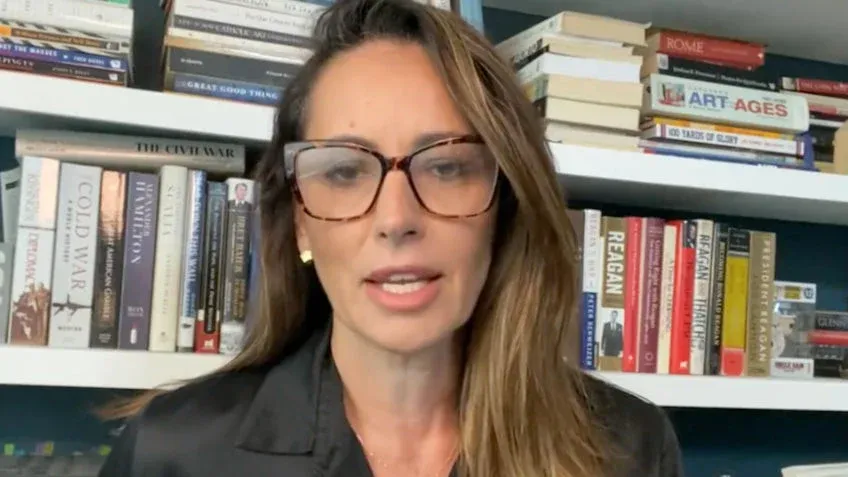 Ana Paula Henkel enfatiza a importância de registros detalhados em denúncias durante crises