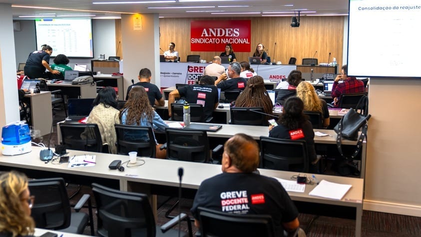Sindicatos criticam governo Lula por restrição ao direito de greve