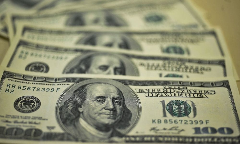 Investidores estrangeiros aumentam proteção contra desvalorização do real em meio a incertezas econômicas