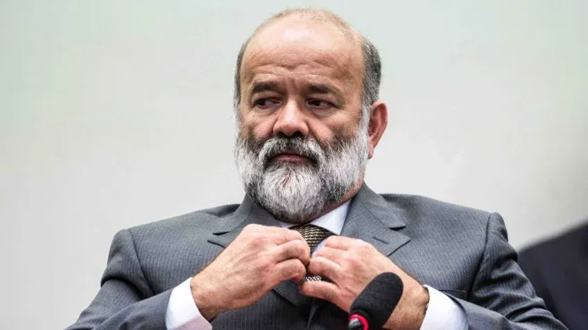 Vaccari volta a influenciar governo e entra em disputa milionária na Vale