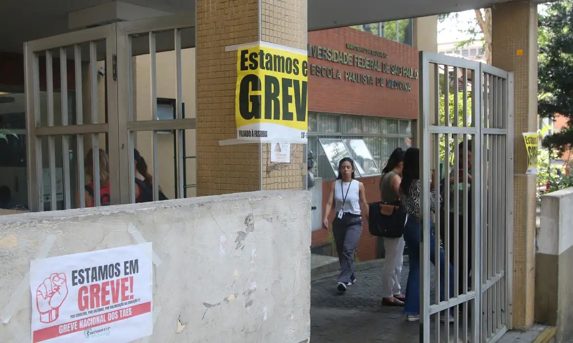 Greve dos professores de universidades federais termina após 69 dias
