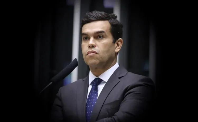 Tucano apaga críticas a Bolsonaro enquanto busca apoio do PL para eleição