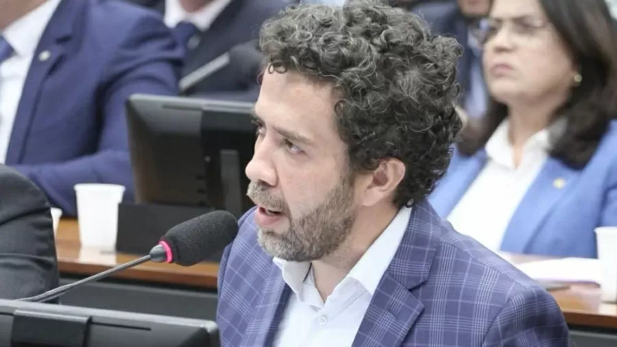Denúncia contra Janones por 'rachadinha' pode ir ao plenário da Câmara; rito é inédito