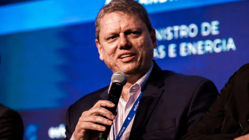 "Sou Bolsonarista e continuarei sendo", afirma Tarcísio em evento