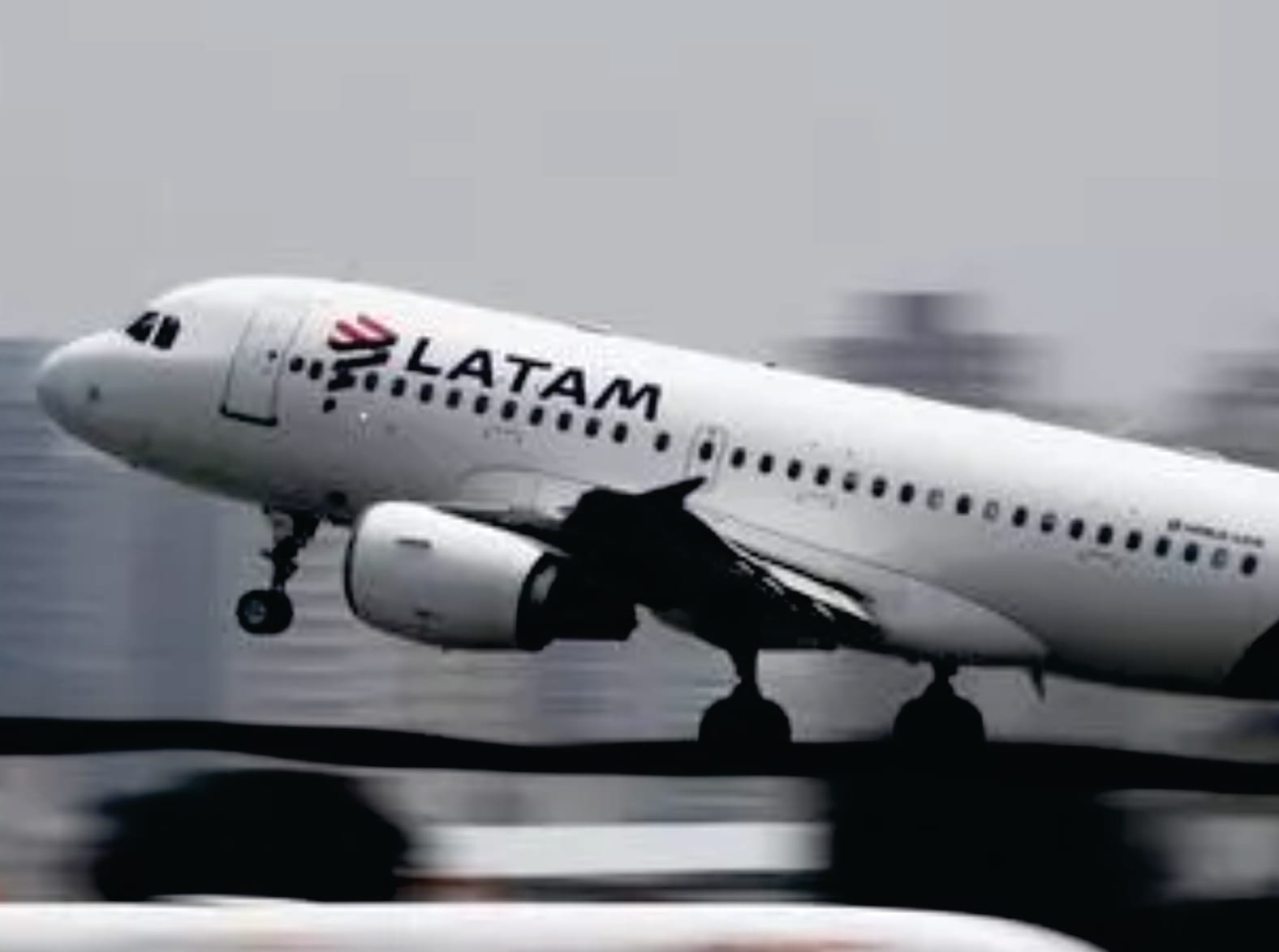 Latam Airlines considera aquisição de até 30 aviões da Embraer