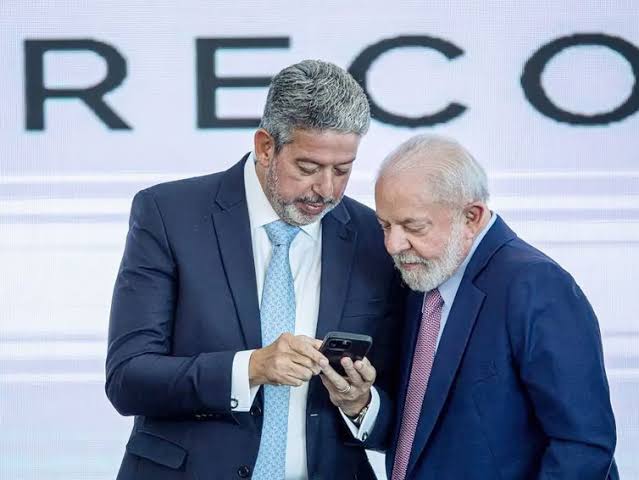 Lira alerta sobre PEC que pode enfraquecer o Executivo e acirrar tensões entre Poderes
