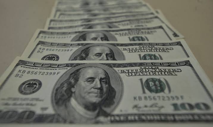 Transparência sob ataque: A retirada da cotação do dólar no Brasil