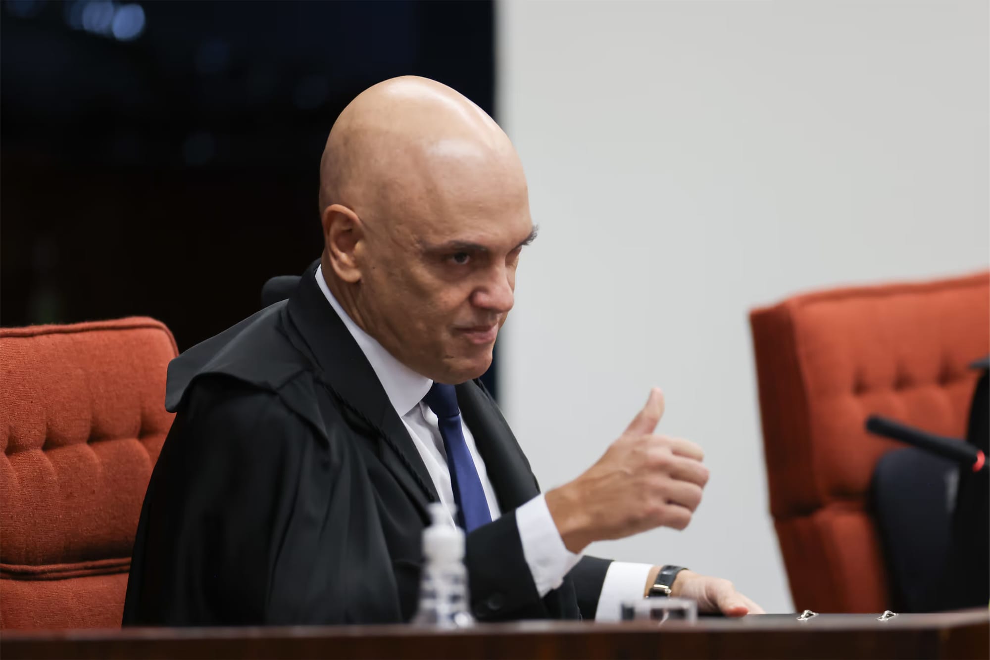 Moraes encerra investigação sobre cartões de vacina contra Bolsonaro por falta de provas