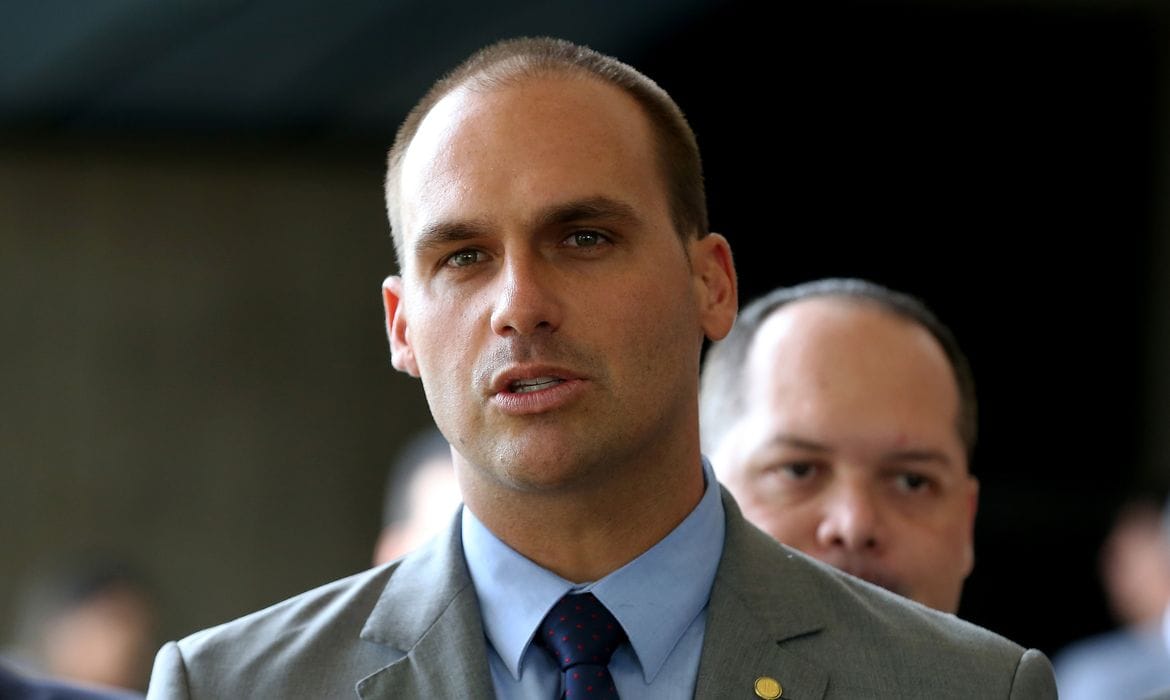 Eduardo Bolsonaro desafia governo e expõe perseguição política