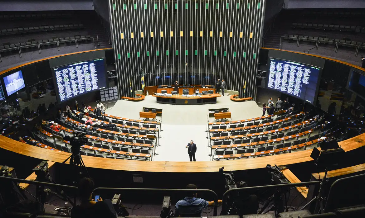 Oposição pressiona e ameaça travar Câmara pela votação do PL da Anistia