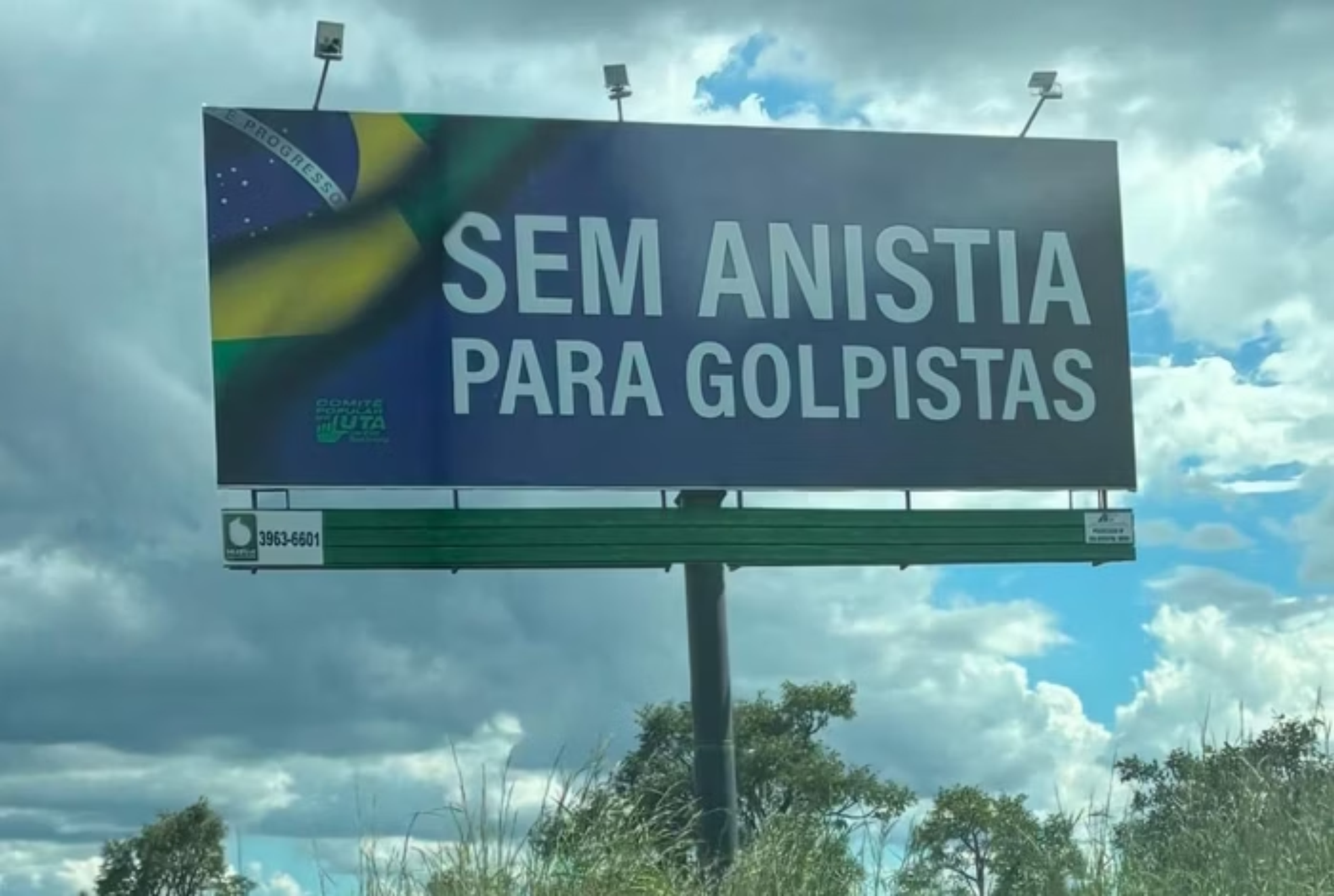 Outdoor "Sem Anistia para Golpistas" expõe vingança política e intolerância
