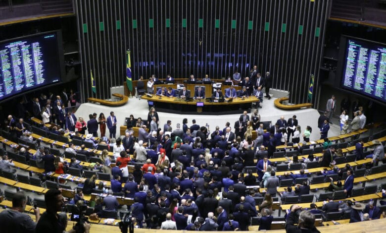 Base rachada expõe fraqueza do Planalto diante da anistia de 8 de Janeiro