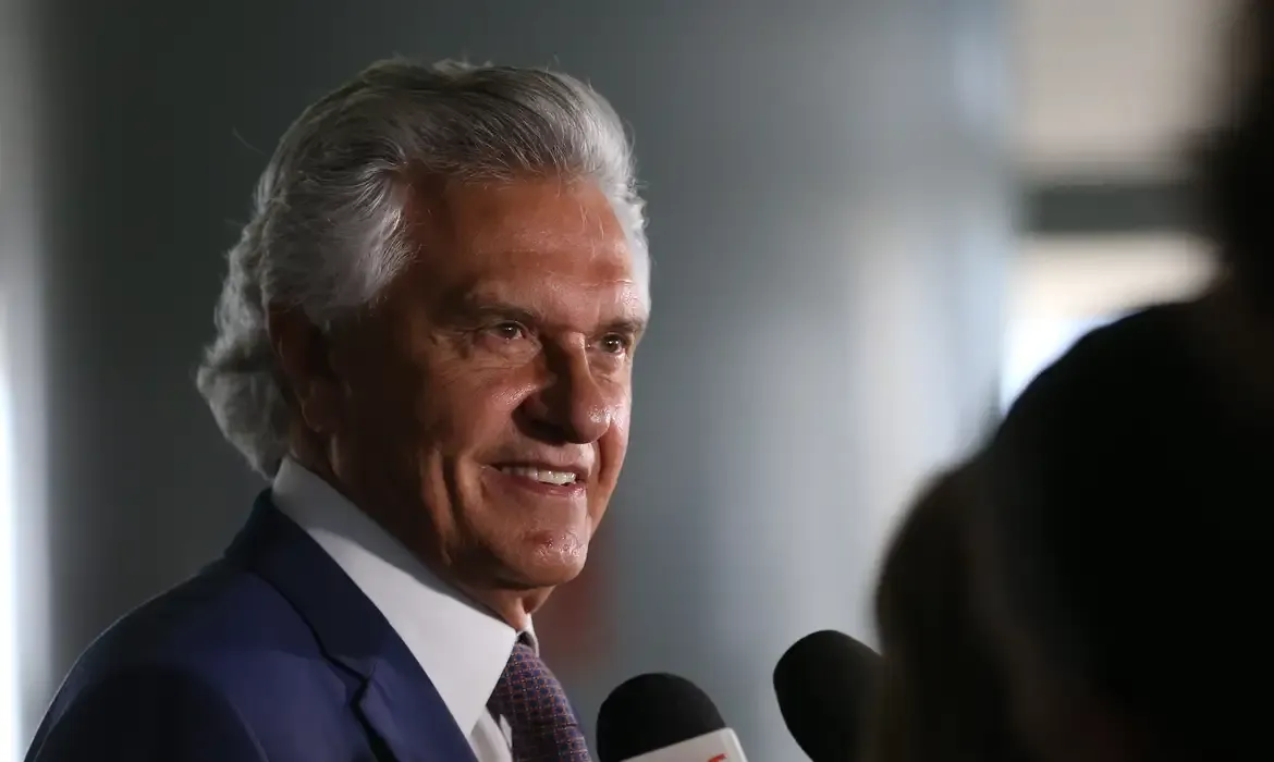 Caiado dispara rumo ao Planalto e descarta padrinhos: 'Não sou de bolso de colete nem de barra de saia'
