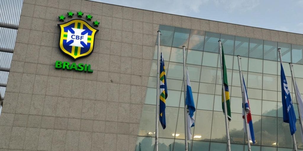 Camisa vermelha da seleção brasileira naufraga antes de nascer